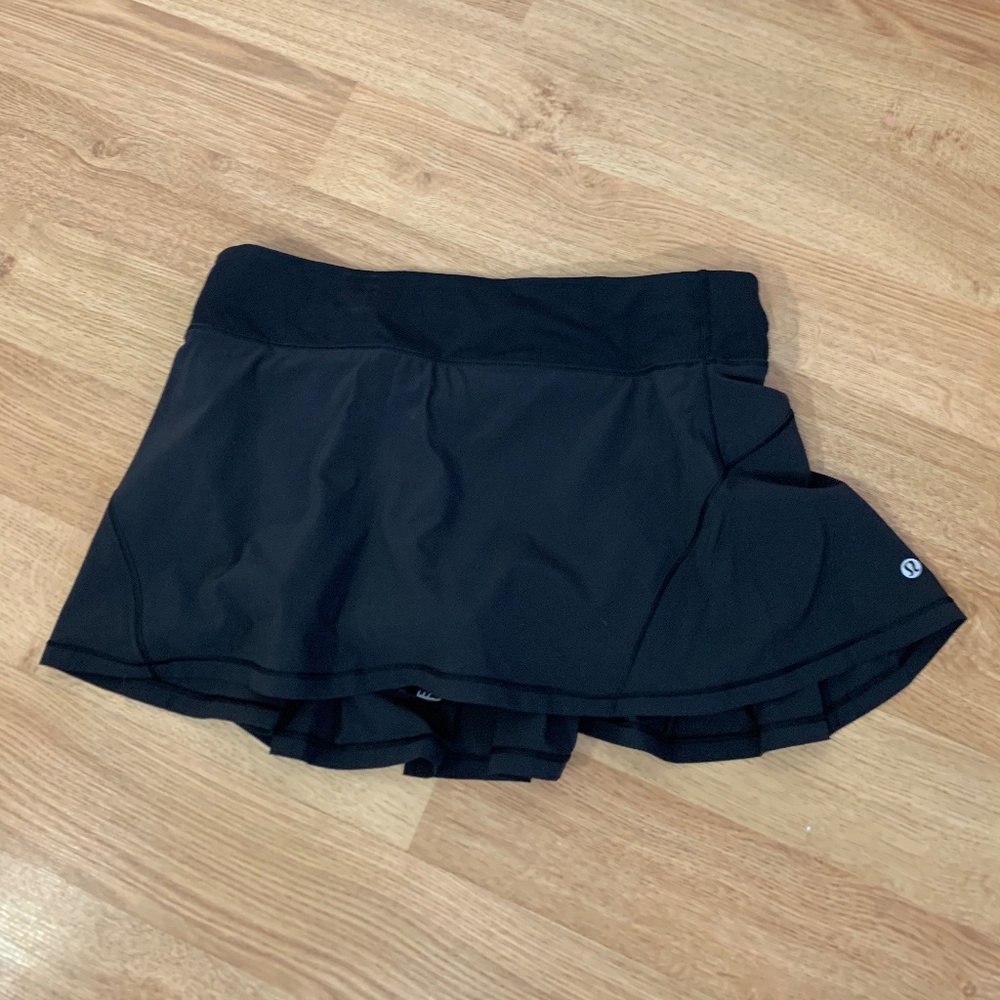 Lululemon Mid Rise pleated skirt